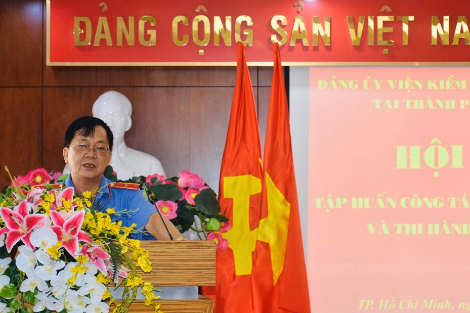 Đồng chí Nguyễn Văn Tùng - Bí thư Đảng ủy VKSND cấp cao 3 phát biểu tại Hội nghị